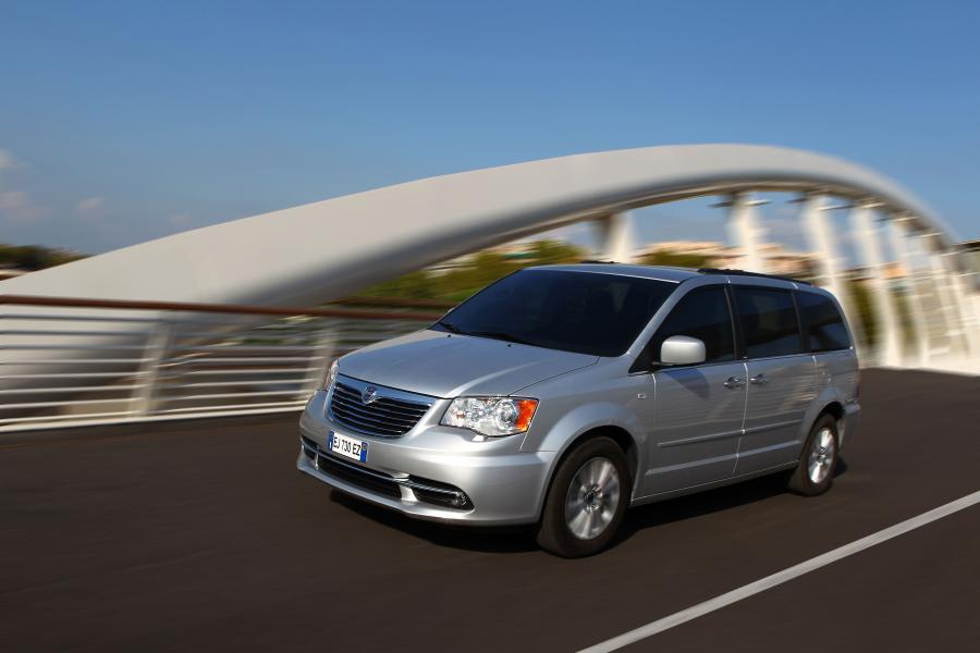  Lancia Voyager 2011 года  (фото 40 из 66)